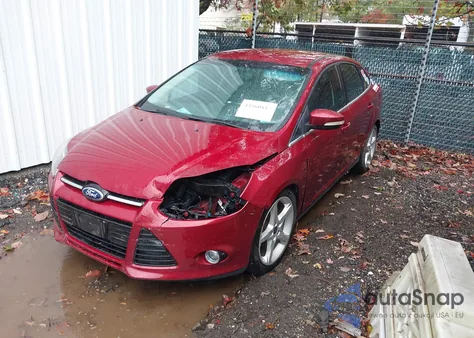 2014 Ford Focus Titanium z USA, uszkodzony, nr VIN 1FADP3J21EL309924